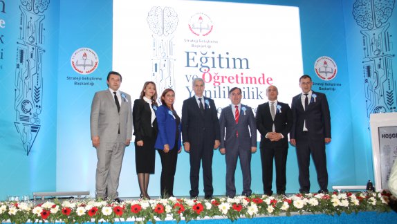Eğitim ve Öğretimde Yenilikçilik Ödüllerinde Türkiye Birincisi Olan ODAK Ödülünü Aldı