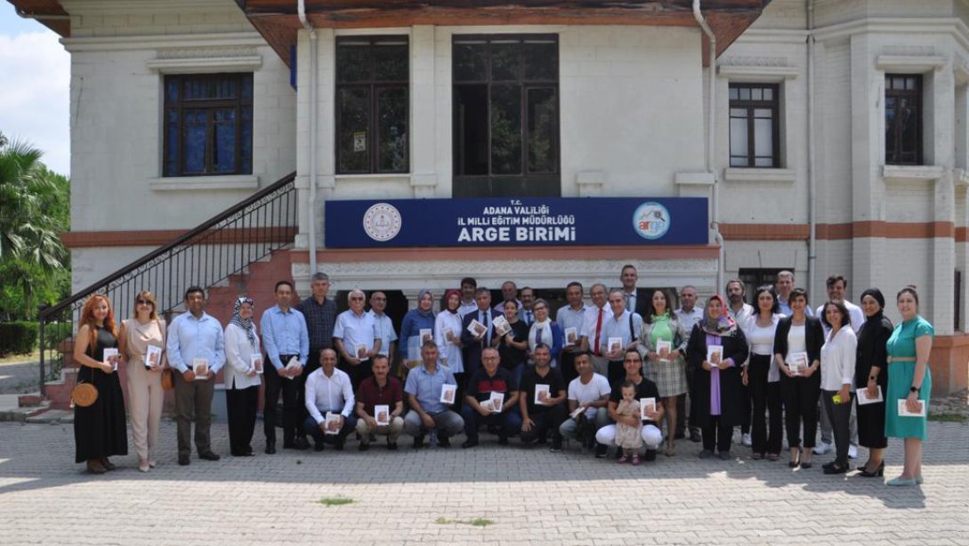 Birimimiz koordinesinde hazırlanan ÖĞRETMENİMİN HATIRA DEFTERİ anı kitabının tanıtımı yapıldı.